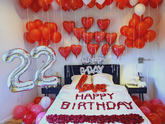 birthday hotel room decoration
